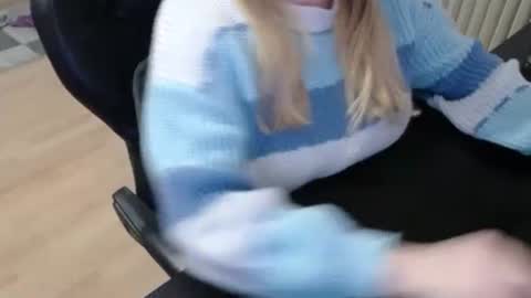 Elly online show from October 16, 6:21 pm