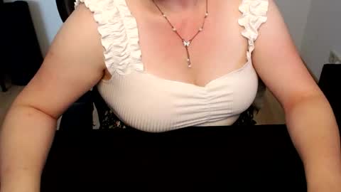 Elly online show from June 30, 4:39 pm