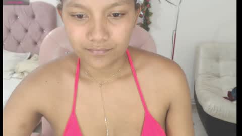 Snapshot of elly_willis chatting on January 1, 7:10 pm Elly online show from January 1, 7:10 pm