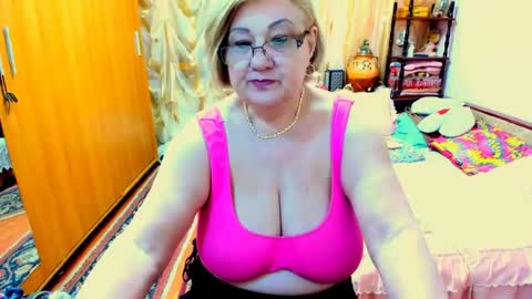 ellyhot53 online show from June 24, 11:15 pm