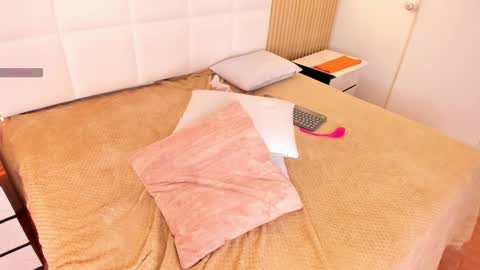 elody_rousse online show from November 18, 1:45 pm