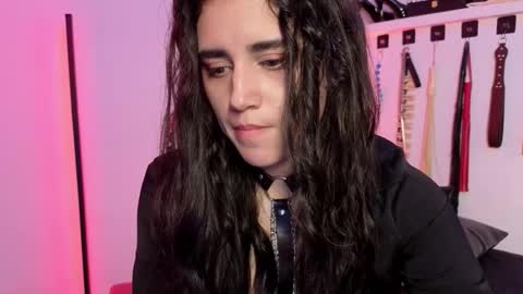 elowen_halley1 online show from February 23, 6:40 pm