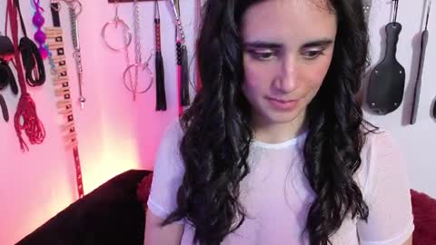 elowen_halley1 online show from April 27, 8:06 pm