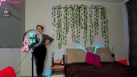 Snapshot of elsa_hot_here chatting on March 8, 1:59 am Elsa online show from March 8, 1:59 am