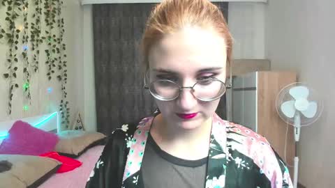 Snapshot of elsa_hot_here chatting on December 13, 8:21 am Elsa online show from December 13, 8:21 am