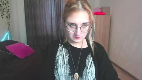 Snapshot of elsa_hot_here chatting on January 13, 3:23 am Elsa online show from January 13, 3:23 am