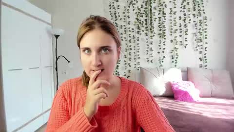 Snapshot of elsa_hot_here chatting on September 23, 4:43 am Elsa online show from September 23, 4:43 am