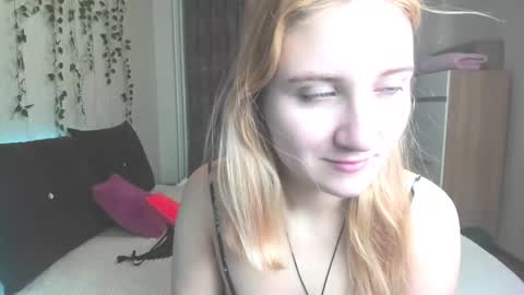 Snapshot of elsa_hot_here chatting on February 11, 2:35 am Elsa online show from February 11, 2:35 am