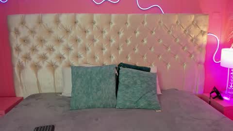 Snapshot of ely_maldox chatting on October 15, 11:57 am Ely online show from October 15, 11:57 am