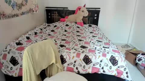 Elizabeth online show from March 5, 3:51 pm