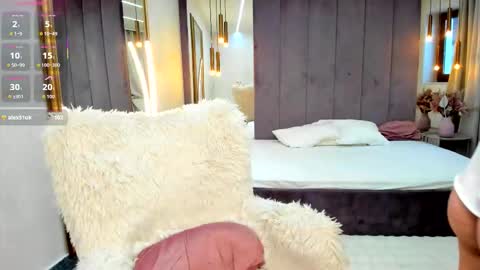 elyarose_ online show from February 3, 6:40 am