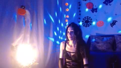 Elisa online show from November 1, 10:47 pm