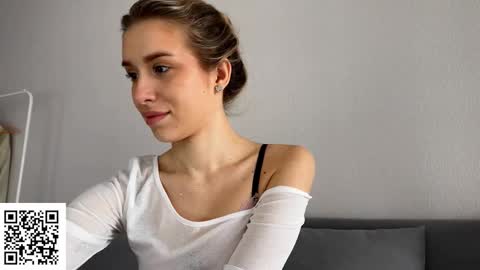 Elysia online show from October 19, 4:47 am