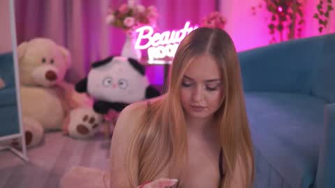 Elyssa online show from February 2, 7:24 pm