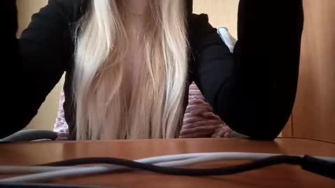 Snapshot of elza_com chatting on October 24, 7:15 am Elza Kom online show from October 24, 7:15 am