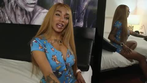 anyelii  online show from December 3, 3:31 am