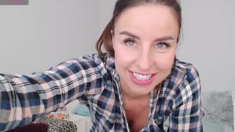 Snapshot of emerald_kittycat chatting on February 12, 12:01 pm just me online show from February 12, 12:01 pm