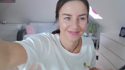 Snapshot of emerald_kittycat chatting on September 16, 9:17 am just me online show from September 16, 9:17 am