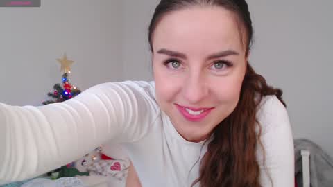 Snapshot of emerald_kittycat chatting on January 19, 10:17 am just me online show from January 19, 10:17 am