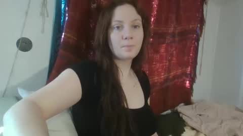 Snapshot of emerieskye chatting on January 18, 7:48 pm EmerieSkye online show from January 18, 7:48 pm