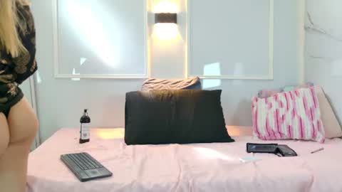 emi_bloom online show from July 18, 1:57 pm