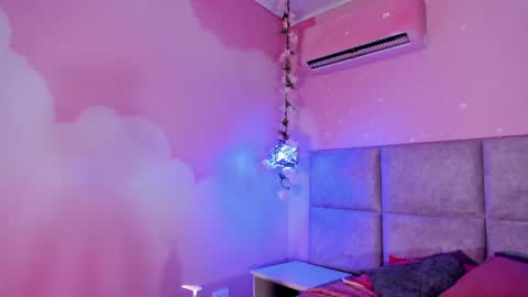 Emiily Grace online show from July 31, 1:12 pm