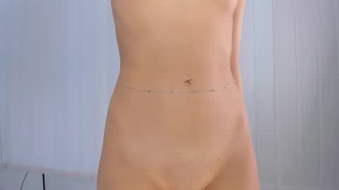 Snapshot of emilake chatting on October 17, 7:44 am emilake online show from October 17, 7:44 am