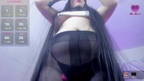 emilayton_ online show from October 25, 10:05 pm