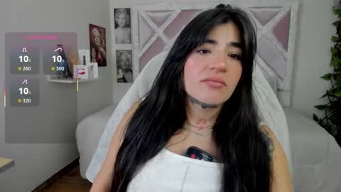 emilayton_ online show from February 6, 7:17 pm