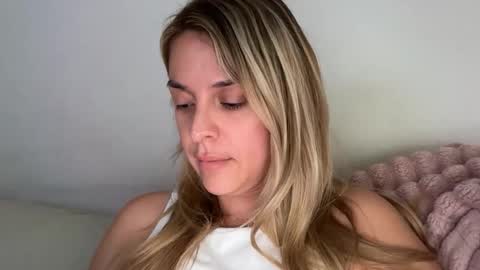 emilelovesyou online show from April 25, 1:41 pm