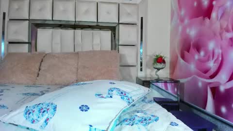 Emili clark  online show from October 7, 5:23 am