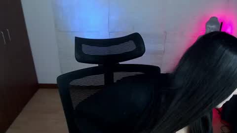 POWERFULL GODDESS EMILI online show from June 26, 11:50 pm
