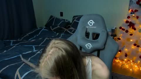 Snapshot of emili_sweet__ chatting on December 26, 6:54 pm emili_sweet__ online show from December 26, 6:54 pm