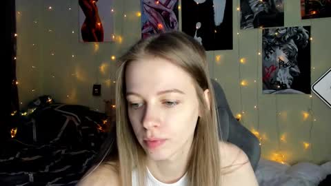 Snapshot of emili_sweet__ chatting on February 12, 3:17 pm emili_sweet__ online show from February 12, 3:17 pm