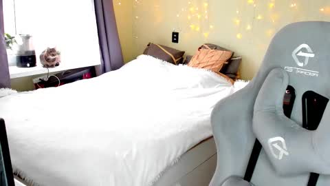 Snapshot of emili_sweet__ chatting on March 4, 10:35 am emili_sweet__ online show from March 4, 10:35 am