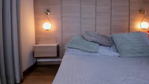 emilia_1040 online show from December 13, 7:53 pm