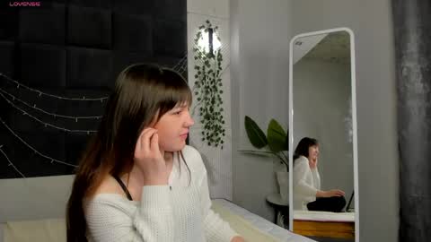 Emilia online show from April 27, 1:25 am