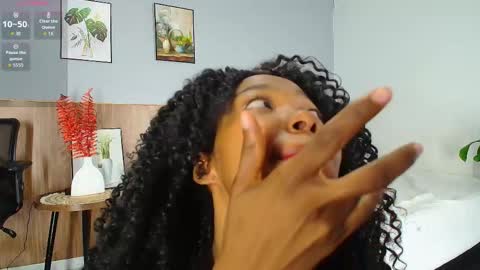 emilibonnie online show from February 3, 10:12 pm