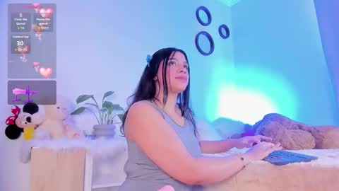 Snapshot of emilie_james chatting on October 22, 3:17 pm Emilie James online show from October 22, 3:17 pm