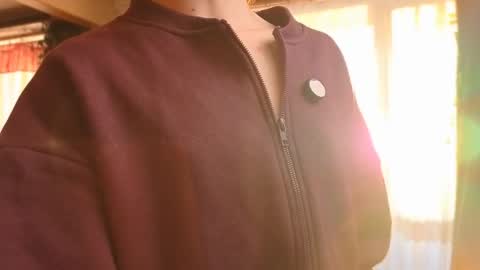 Emi  online show from March 18, 3:55 am