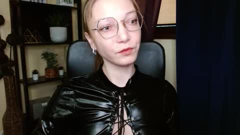 Emilly online show from February 19, 7:30 am