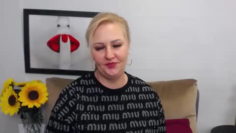 Snapshot of emillykiss chatting on March 5, 7:16 am EmillyLove online show from March 5, 7:16 am