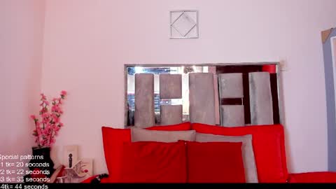 Emilly Roa online show from June 12, 8:28 pm