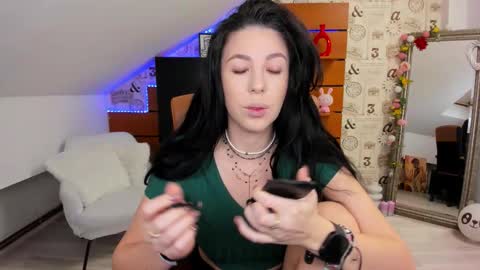 EmillyTaylor online show from November 24, 4:36 am