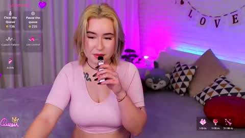 Emily  Bliss online show from February 12, 8:27 am