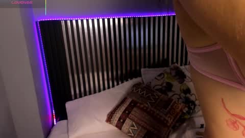 Snapshot of emily_beltonn chatting on October 14, 8:11 pm              online show from October 14, 8:11 pm