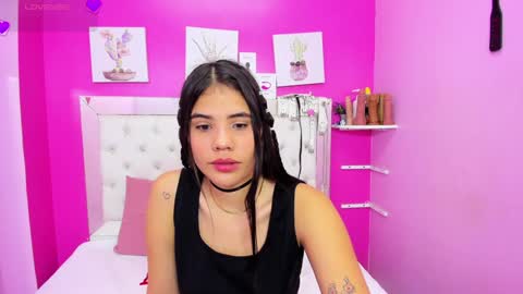 Snapshot of emily_beltonn chatting on February 2, 2:56 pm              online show from February 2, 2:56 pm