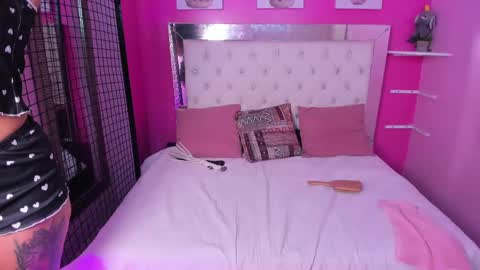 Snapshot of emily_beltonn chatting on March 3, 7:46 pm              online show from March 3, 7:46 pm