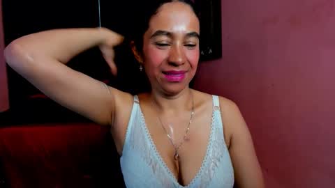 emily_bunny7 online show from December 2, 7:38 pm