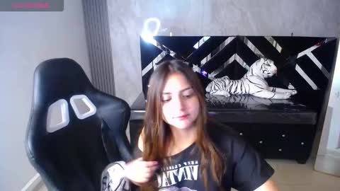 Snapshot of emily_cooper_t chatting on September 17, 3:04 am emily_cooper_t online show from September 17, 3:04 am